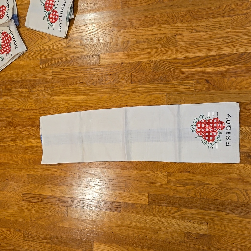 Vintage Tea Towels With Days of The Week - Picture 3 of 9